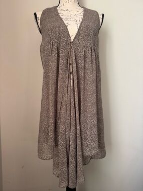 CAbi Taupe Printed Sleeveless Button-Front Tunic Vest